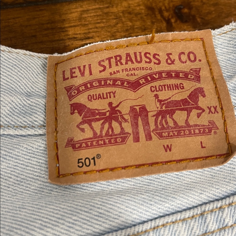 Levi’s 501 Mid Thigh Cutoff Denim Jean Shorts light wash blue button fly sz 27 - Picture 7 of 13